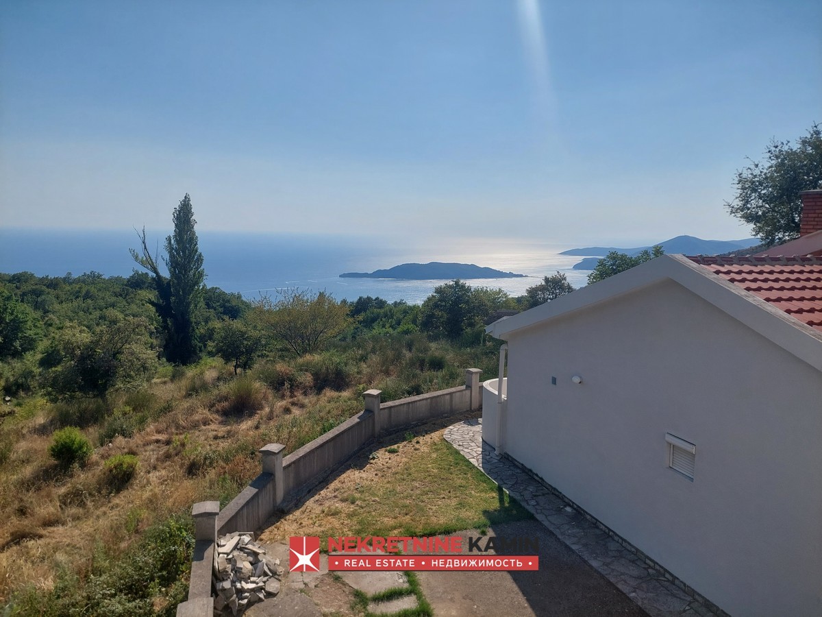 Half of a House with a Yard in Kuljače, Budva